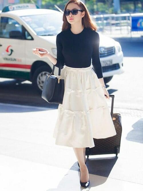 chan vay xoe ket hop voi ao gi cho nang chuan