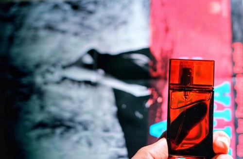 lich su Yves Saint Laurent M7