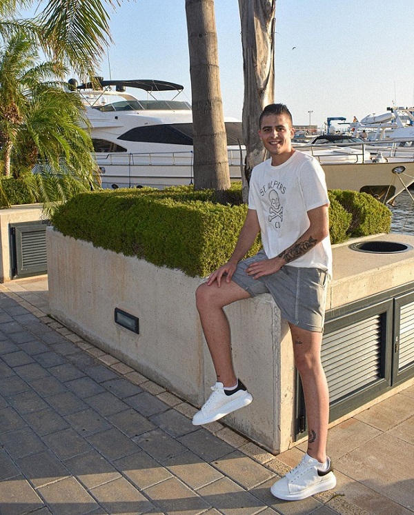 len do cuc chat cung giay the thao alexander mcqueen.3