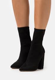 diem danh 9 mau giay boots pho bien nhat hien nay.5