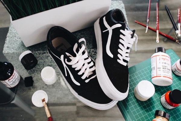 khi giay vans bi bac mau lam the nao de xu ly.5