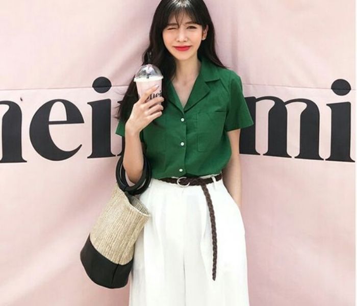 phoi do voi ao mau xanh la cho nang cuc trendy.4