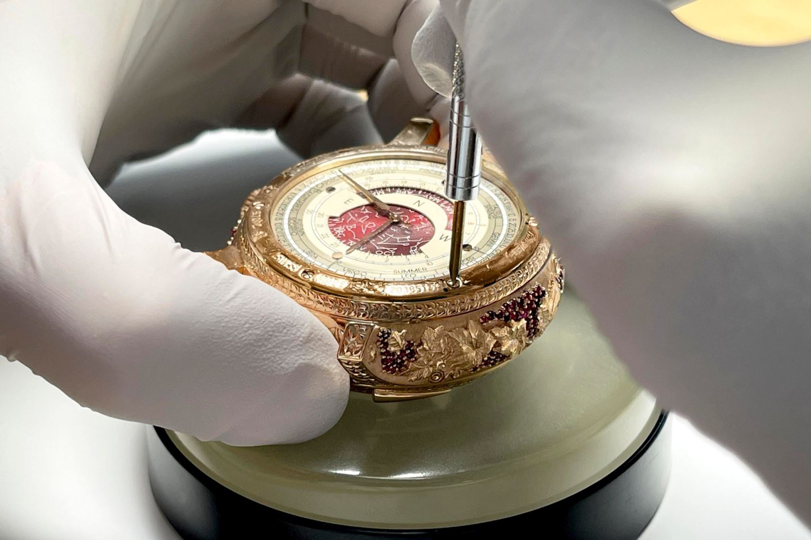 tim hieu ve thuat ngu fine watchmaking che tao dong ho cao cap.3