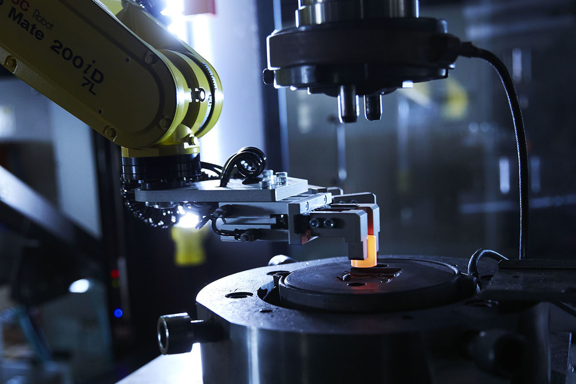 che tac dong ho citizen tu vat lieu titanium.5