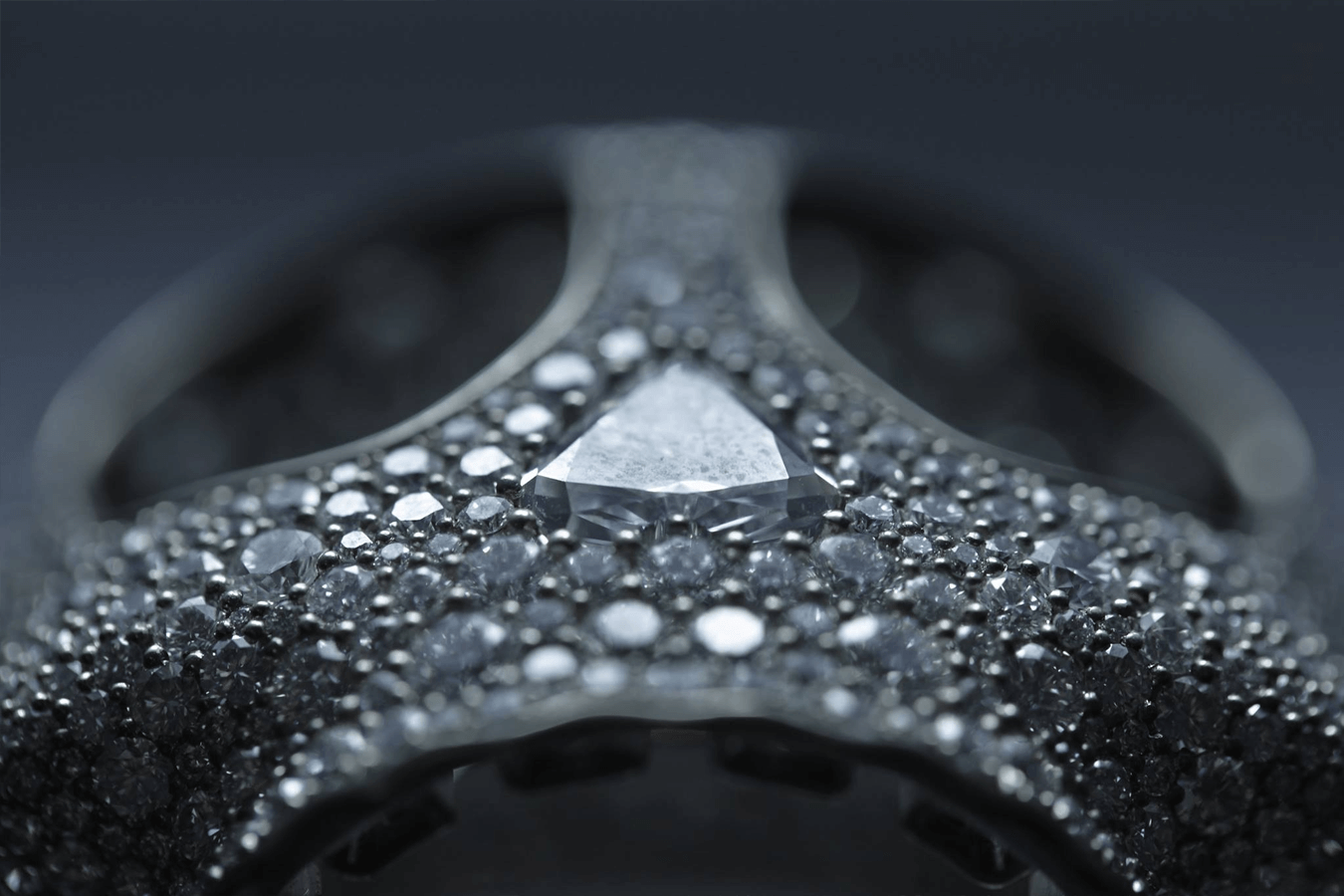 tim hieu ve su quyen ru cua nhung chiec dong ho kham da quy cao cap nhat the gioi.1