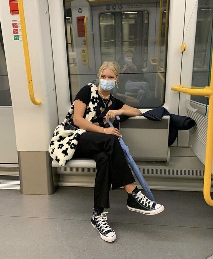 chon trang phuc phu hop voi tung mau giay the thao.2