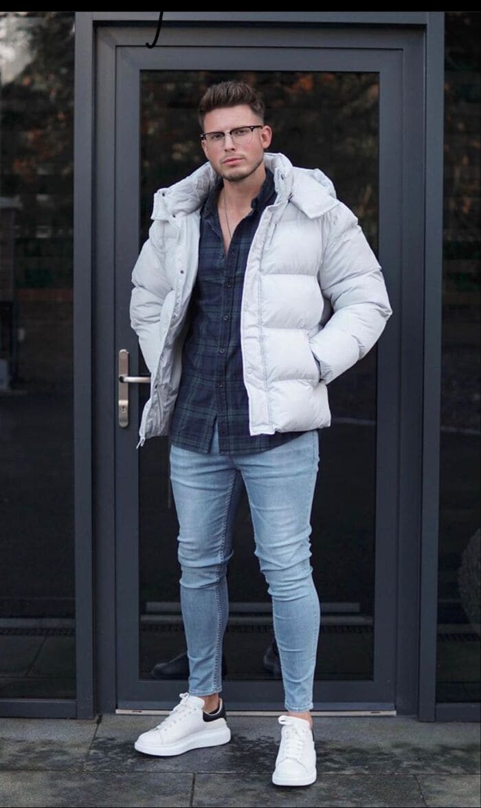 diem danh nhung cach phoi quan jeans voi giay the thao duoc ua chuong nhat hien nay.3