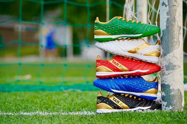 diem danh nhung mau giay bong da kamito dang so huu nhat.2