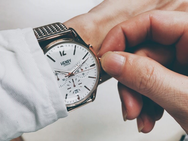 chiec kim giay dong ho xuat hien va hoat dong nhu nhu the nao.4