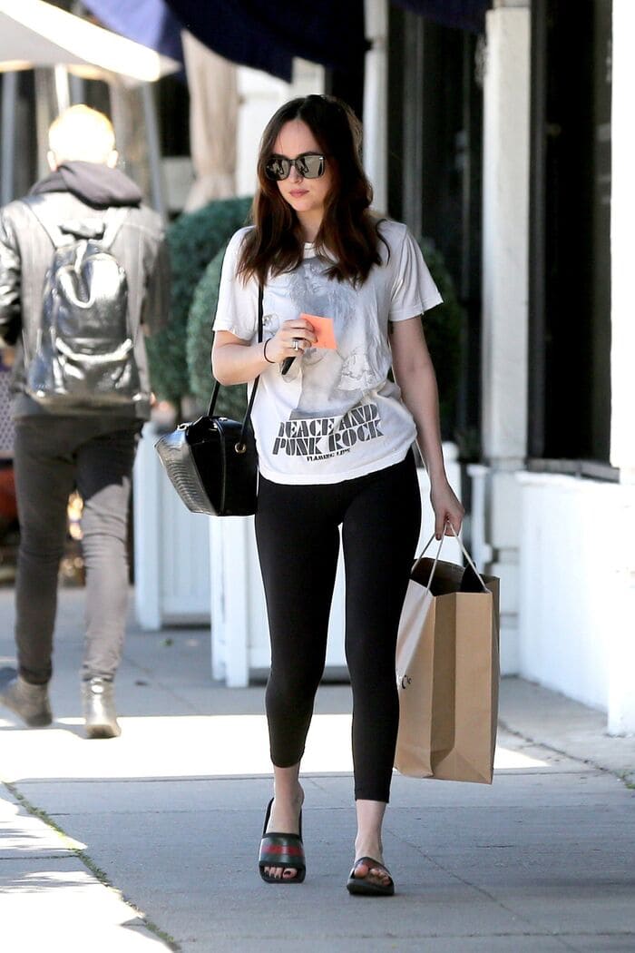 nhung cach phoi do voi ao thun form rong cho nu phan 1.8