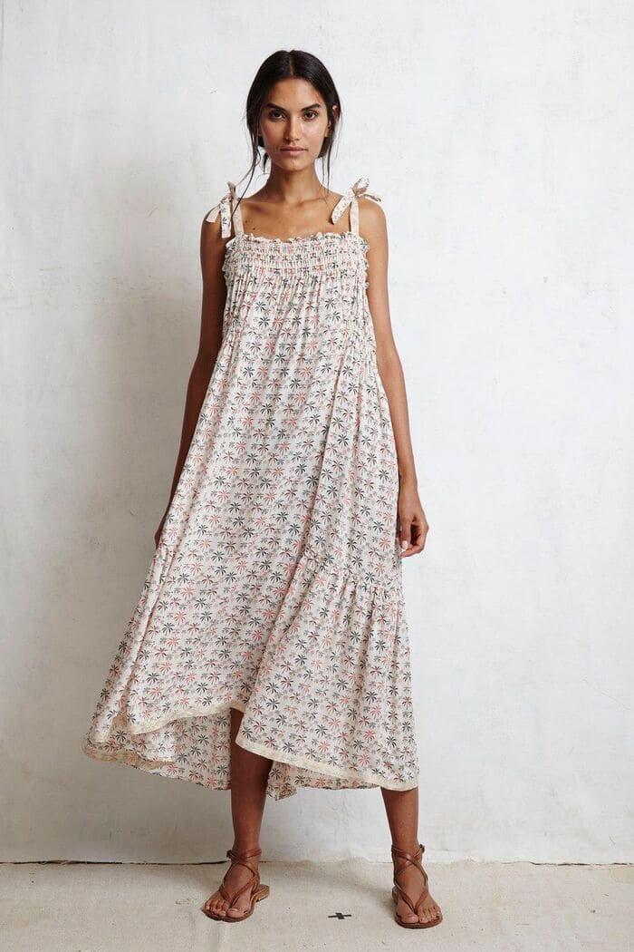 vay maxi ket hop voi giay gi de nang trong that phong cach.7