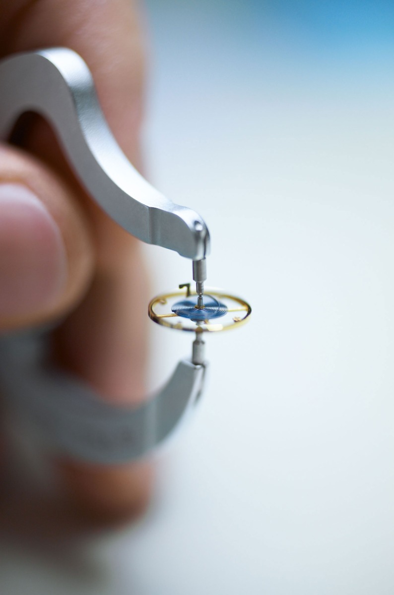 deo dong ho tren co tay o vi tri nao de dong ho chay chinh xac nhat.5