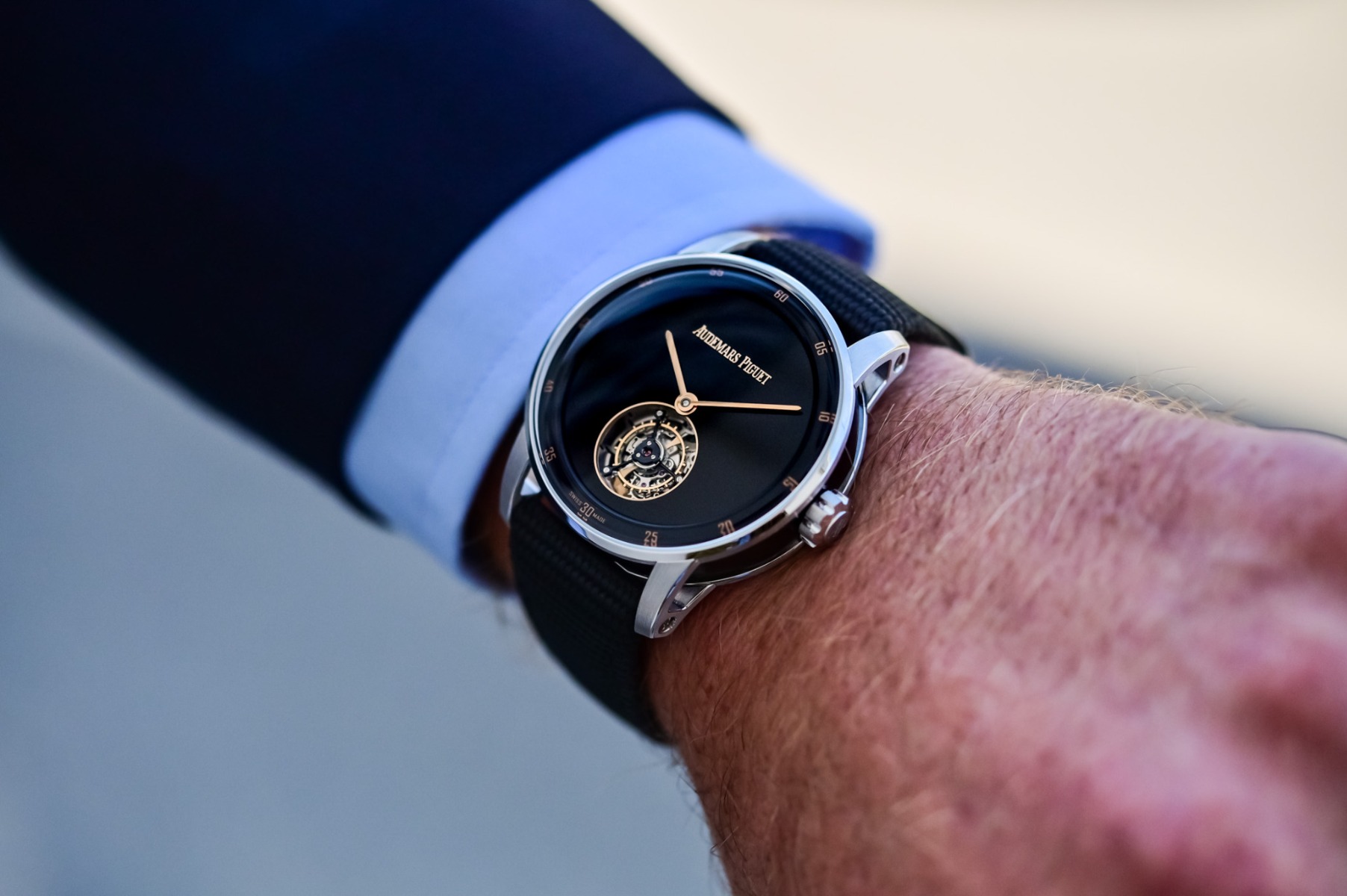 phong cach toi gian day suc hut cua dong ho code 11 59 tourbillon onyx nha audemars piguet.2