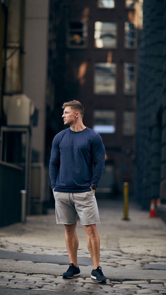 hoc cach phoi do voi ao thun tay dai nam cho mua dong sap toi.6