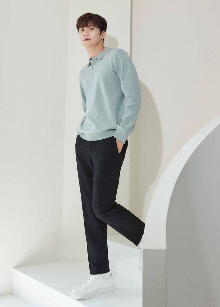 hoc cach phoi do voi ao thun tay dai nam cho mua dong sap toi.4