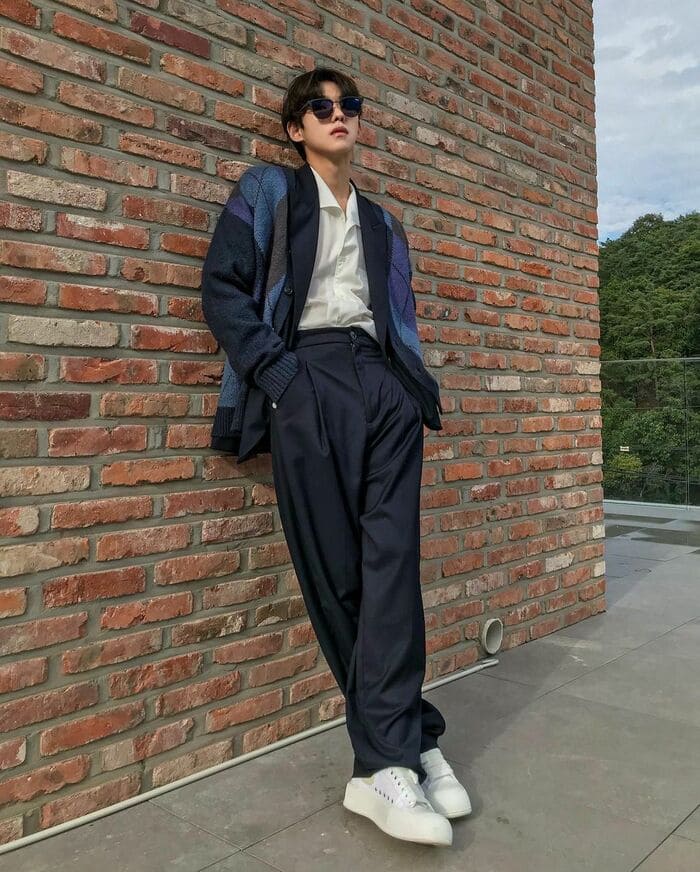 ban nam co mac duoc ao cadigan khong phoi do nhu the nao.10