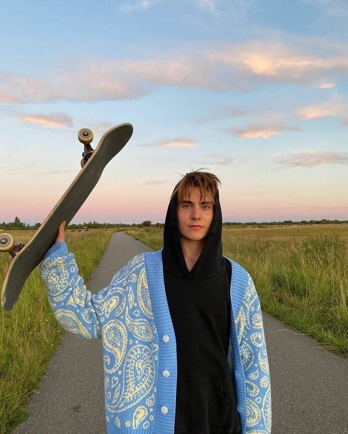 ban nam co mac duoc ao cadigan khong phoi do nhu the nao.8