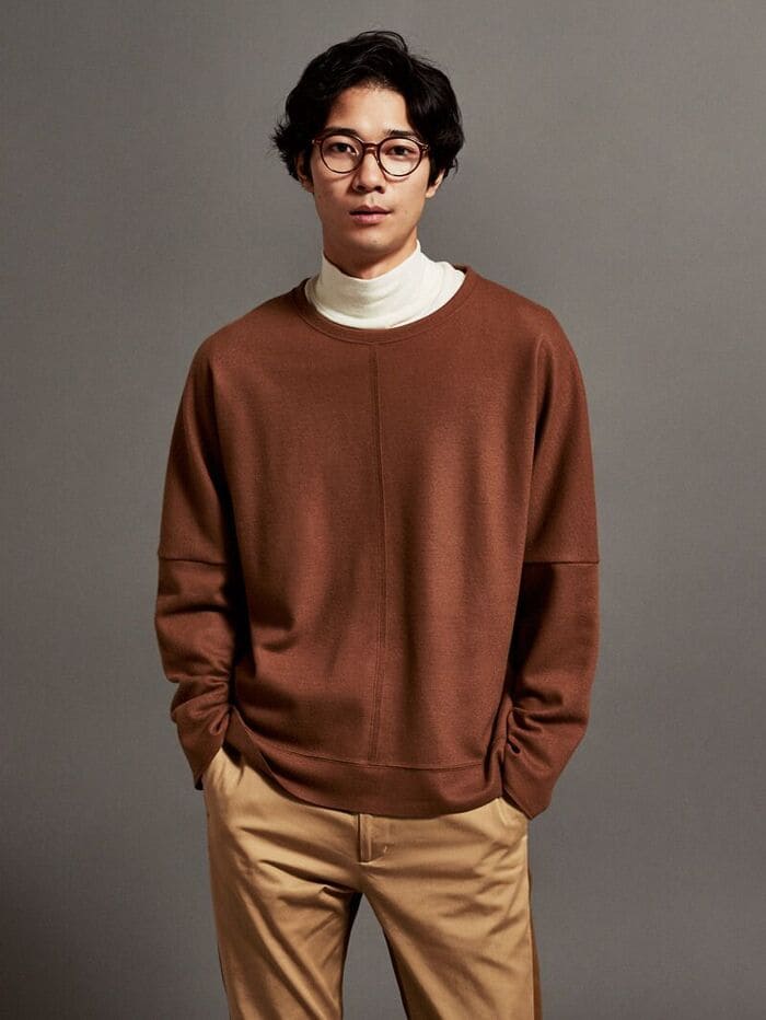 hoc cach phoi do voi ao sweater nam day nang dong va thu hut.7