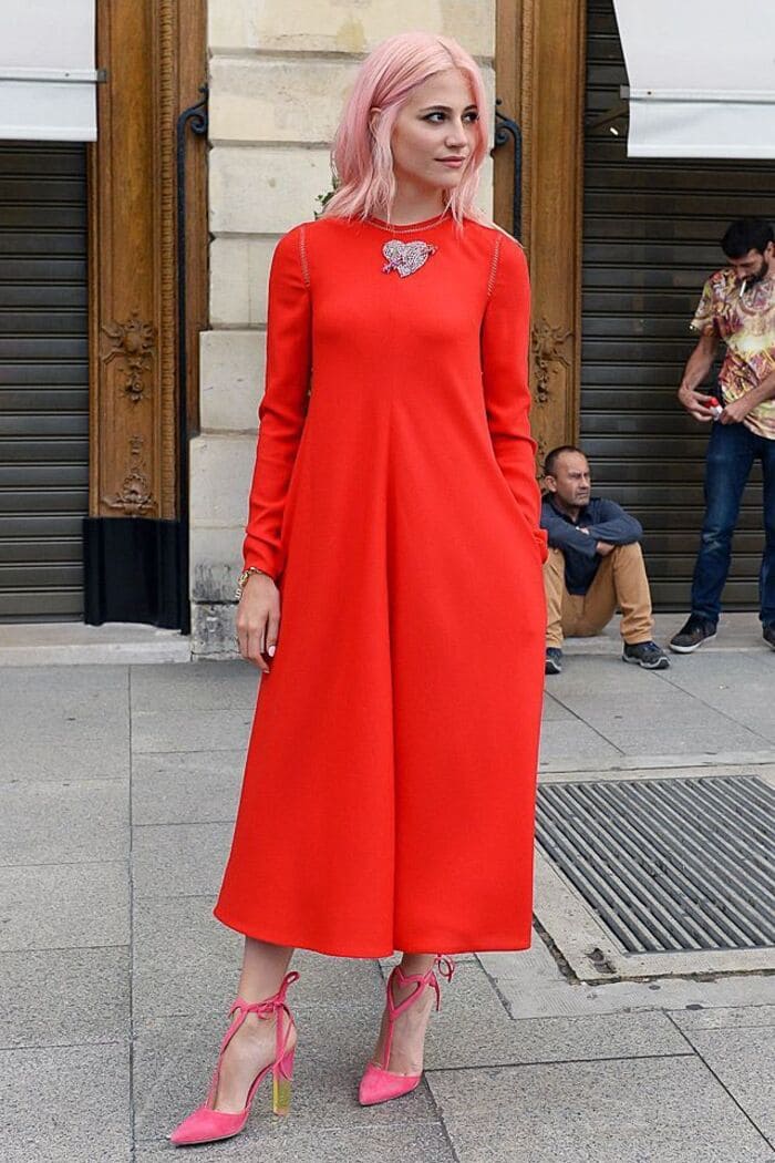 nen ket hop vay do voi giay mau gi cho chuan quy co.8