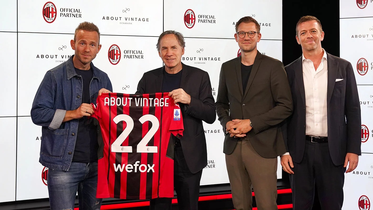 about vintage 2022 rossonero chiec dong ho ki niem.3