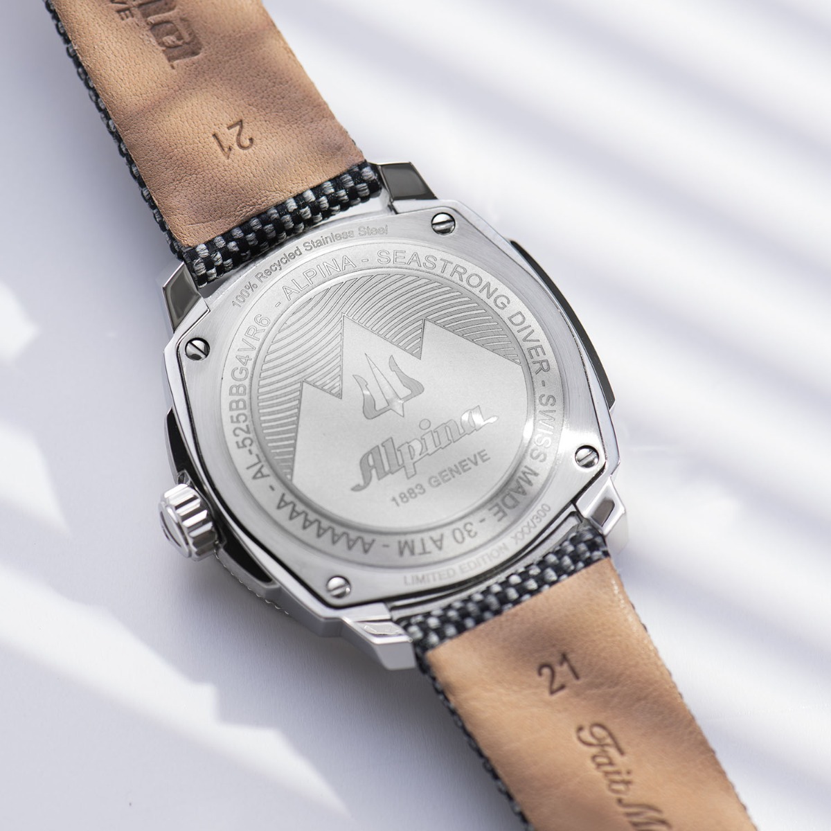 mau dong ho alpina duoc lam tu thep tai che dac biet thu hut.6