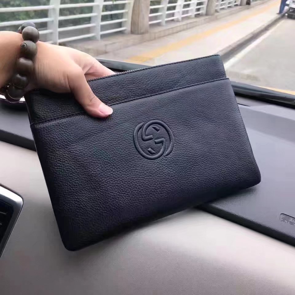 so huu vi cam tay nam gucci sang trong.5