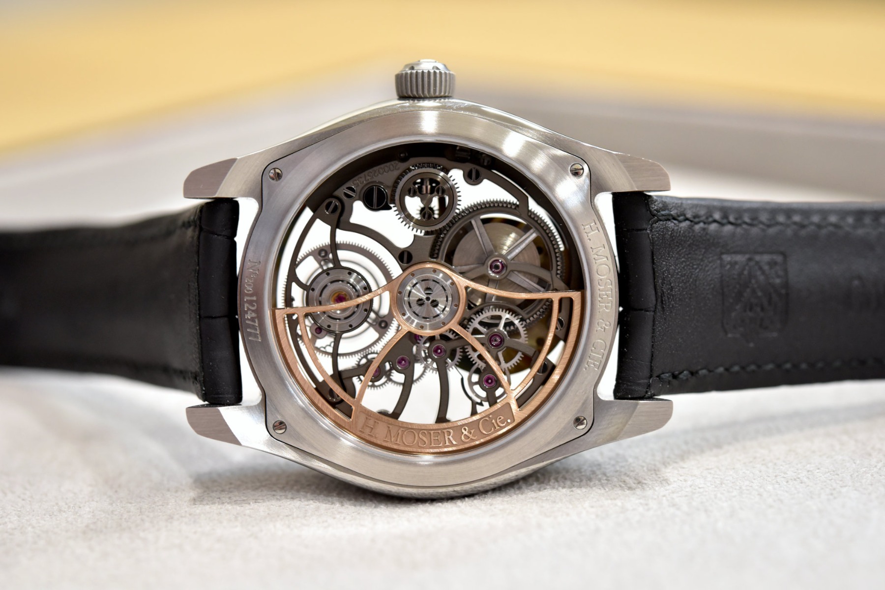 kham pha nhung mau dong ho theo thiet ke skeleton lo co an tuong phan 2.6