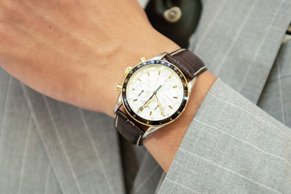 chon dong ho thich hop tang thay co.4