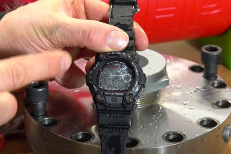 diem danh nhung lan thu nghiem tinh nang vuot troi tren dong ho cao cap.3