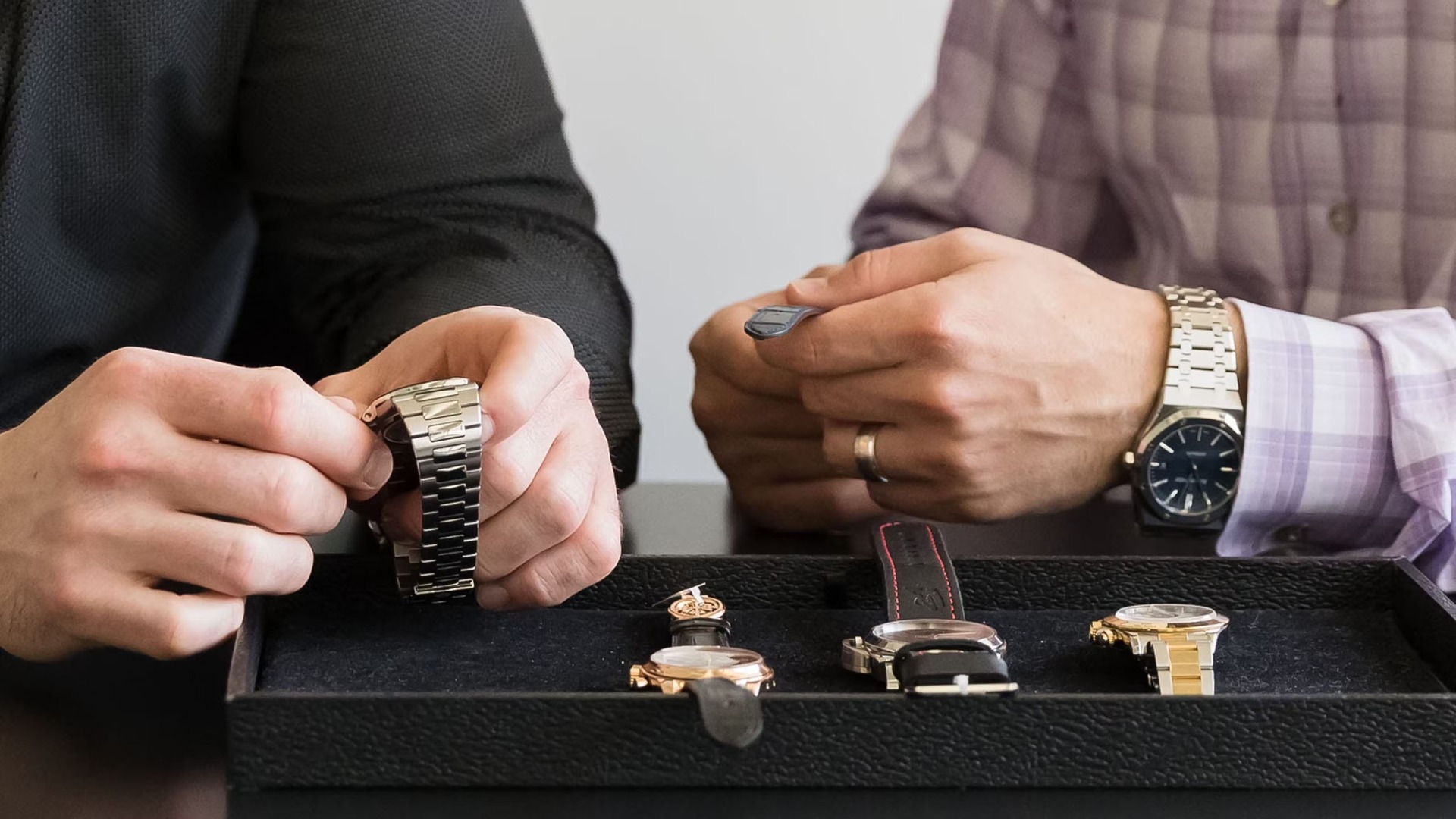 tim hieu ve dong ho pre owned chiec dong ho dan dau xu huong hien nay.2