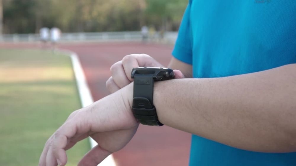 deo dong ho khi choi the thao va nhung dieu ban chua biet.3