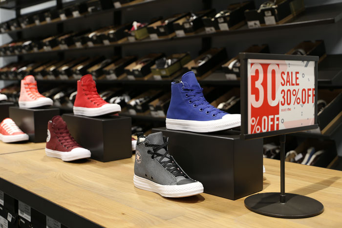 co nen mua giay converse outlet khong rui ro hay co hoi.2