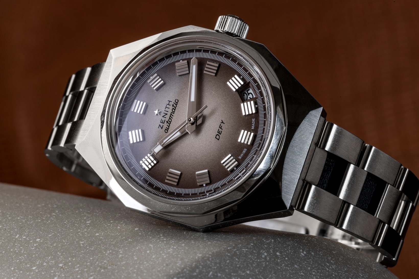 bst dong ho zenith defy skyline thiet ke the thao pha cach.4