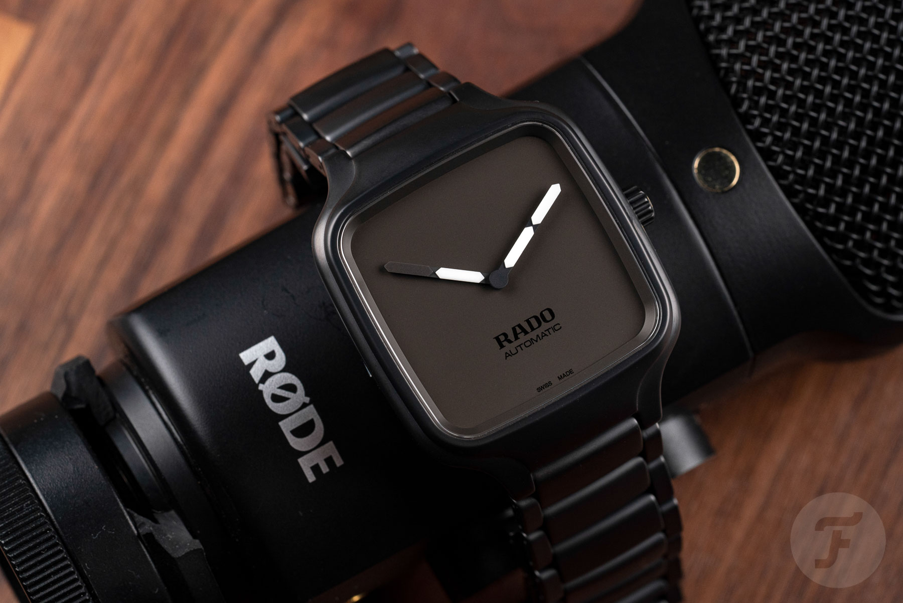 diem danh nhung mau dong ho rado true square duoc san lung nhieu nhat.9