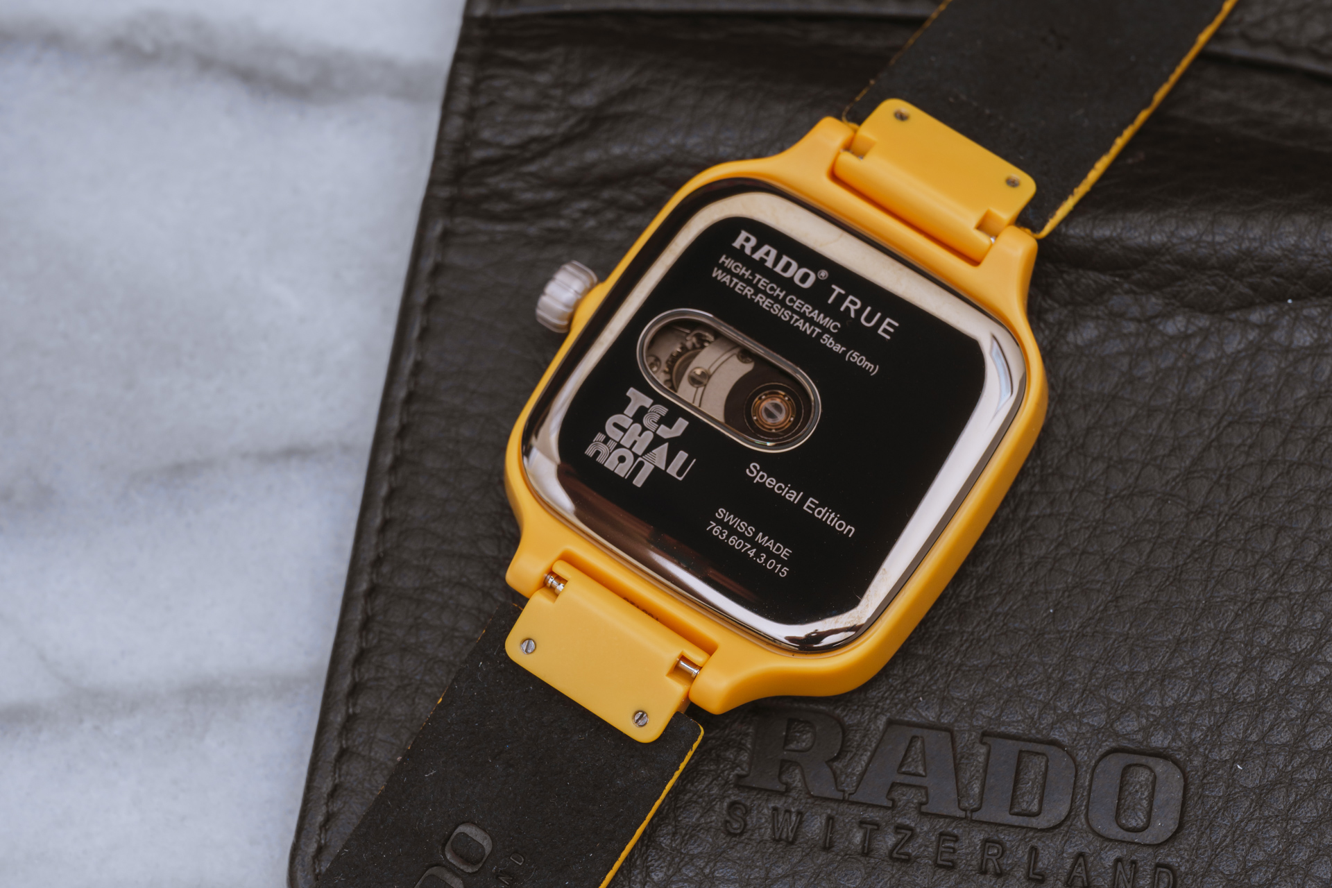 diem danh nhung mau dong ho rado true square duoc san lung nhieu nhat.7