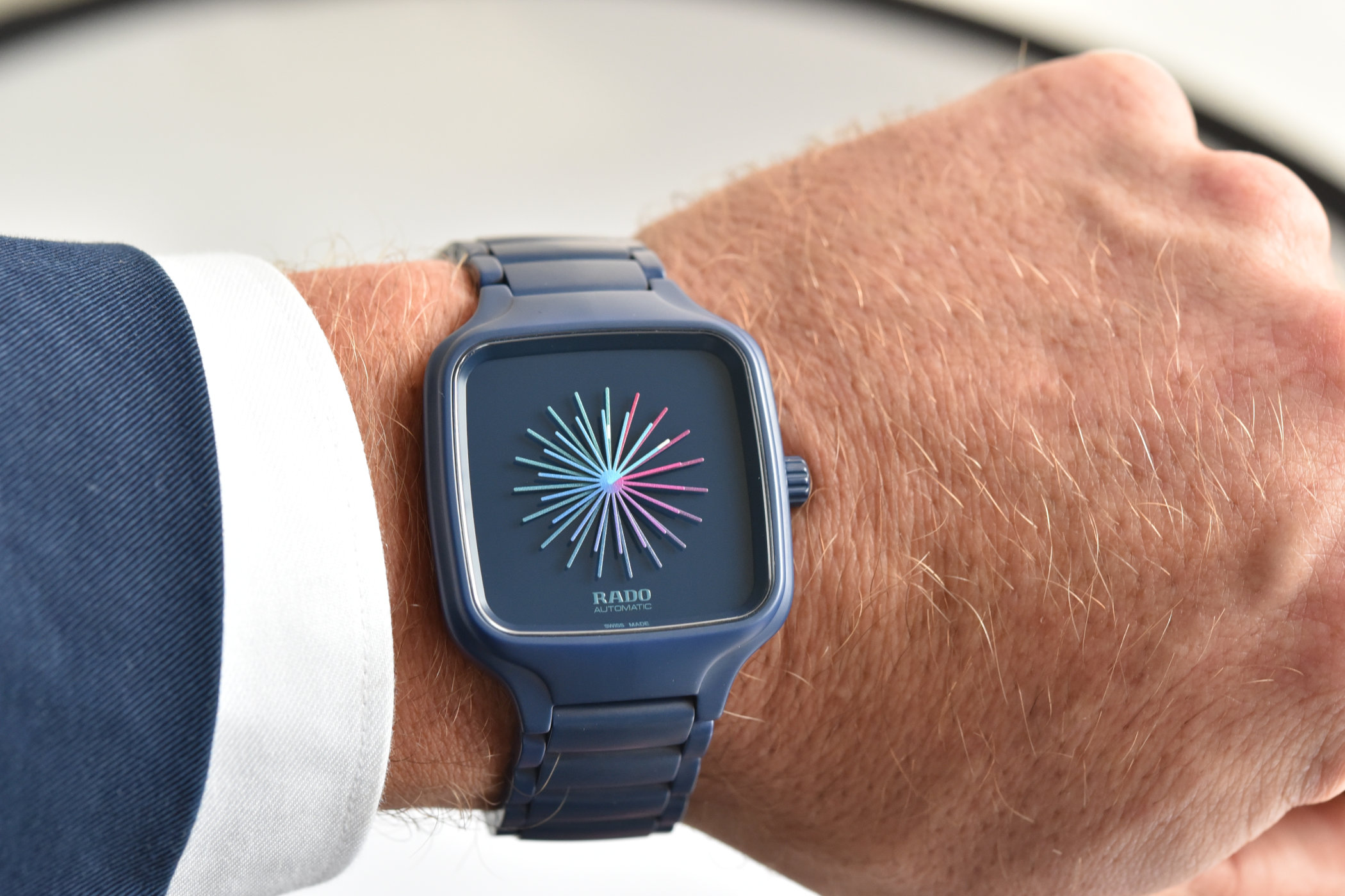 diem danh nhung mau dong ho rado true square duoc san lung nhieu nhat.2