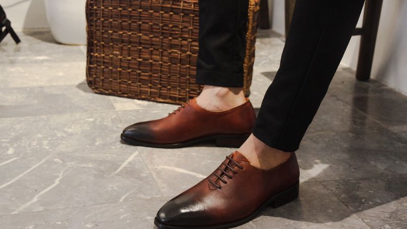 goc danh cho chang lich lam hoc cach phoi do hoan hao voi giay tay nam.4