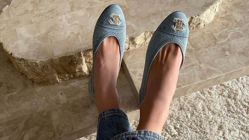 giay mui tron item khong the thieu cua co nang yeu thich phong cach y2k.4