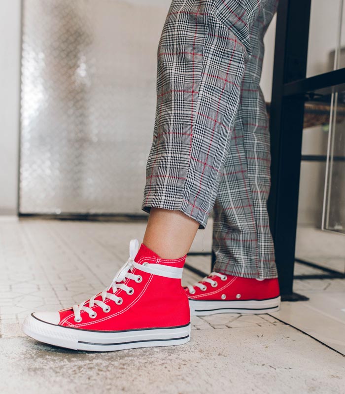 su noi bat day thu hut cua giay converse mau do.4