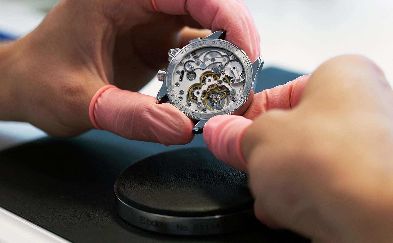 mau dong ho chao san day an tuong cua leica.6