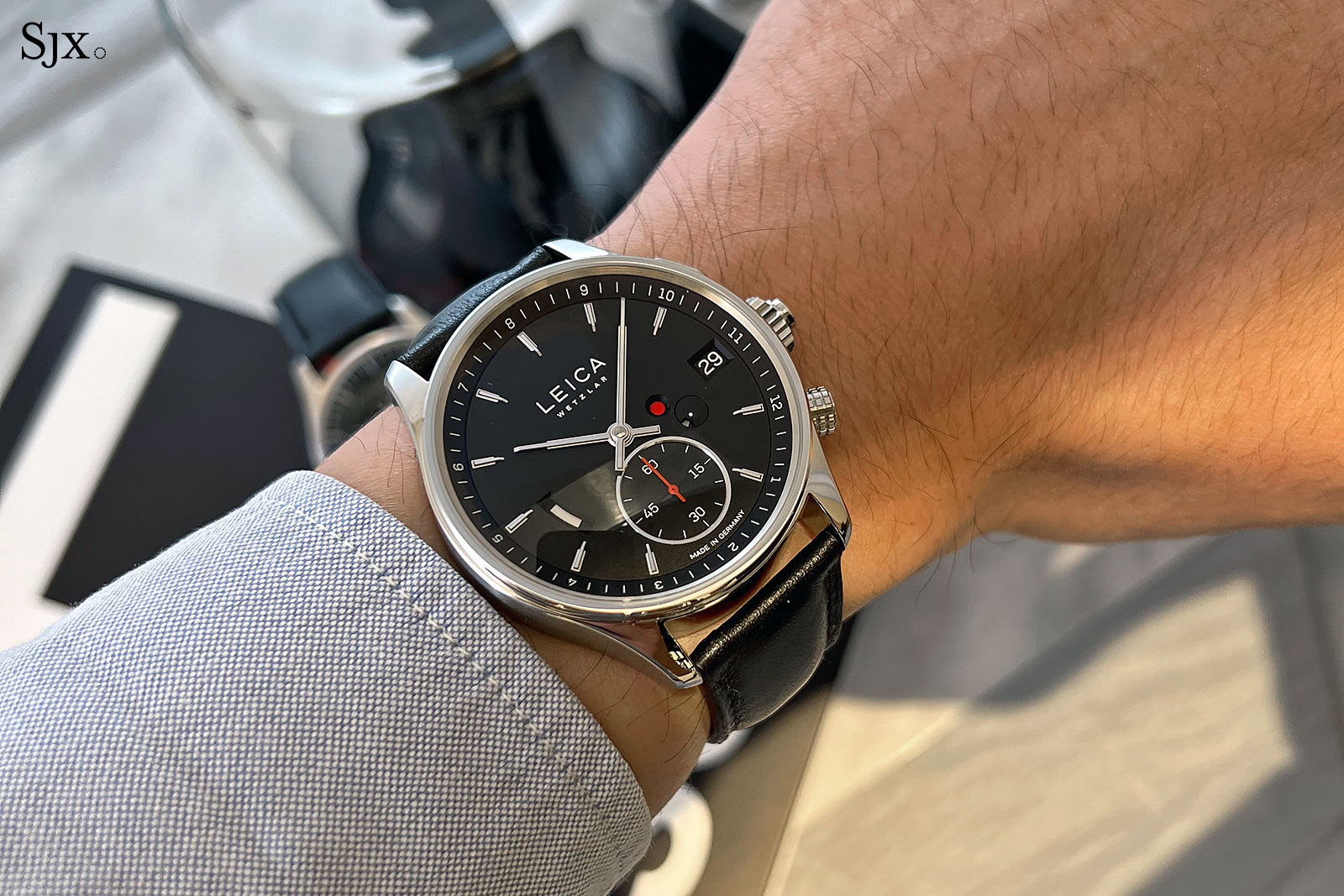 mau dong ho chao san day an tuong cua leica.4
