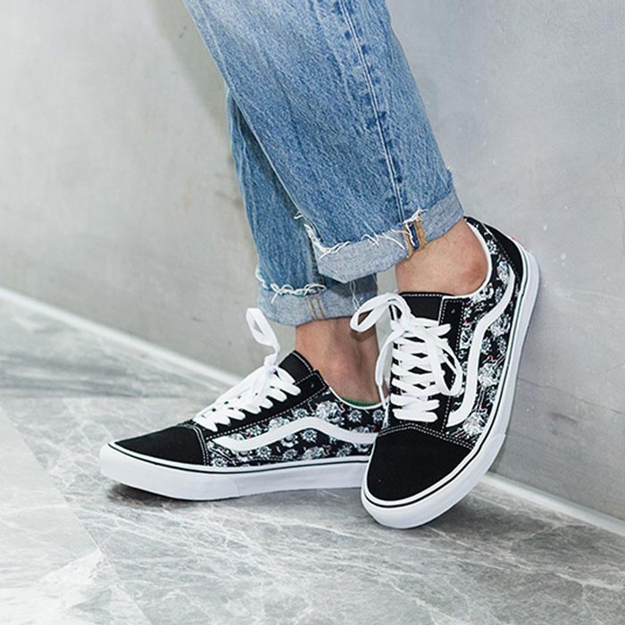 kham pha ngay doi giay hoa tiet dau lau cuc doc dao cua vans.1