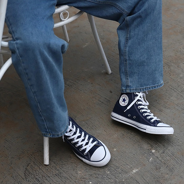 giay converse xanh navy must have item danh cho ban tre nang dong.2