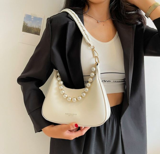 mach nang nhung cach cam tui xach sao cho sang chanh thanh lich nhat.4