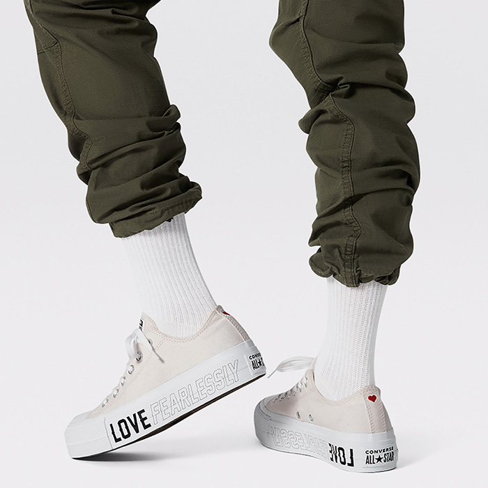 chuck taylor all star love fearlessly phien ban giay converse danh rieng cho phai dep.5