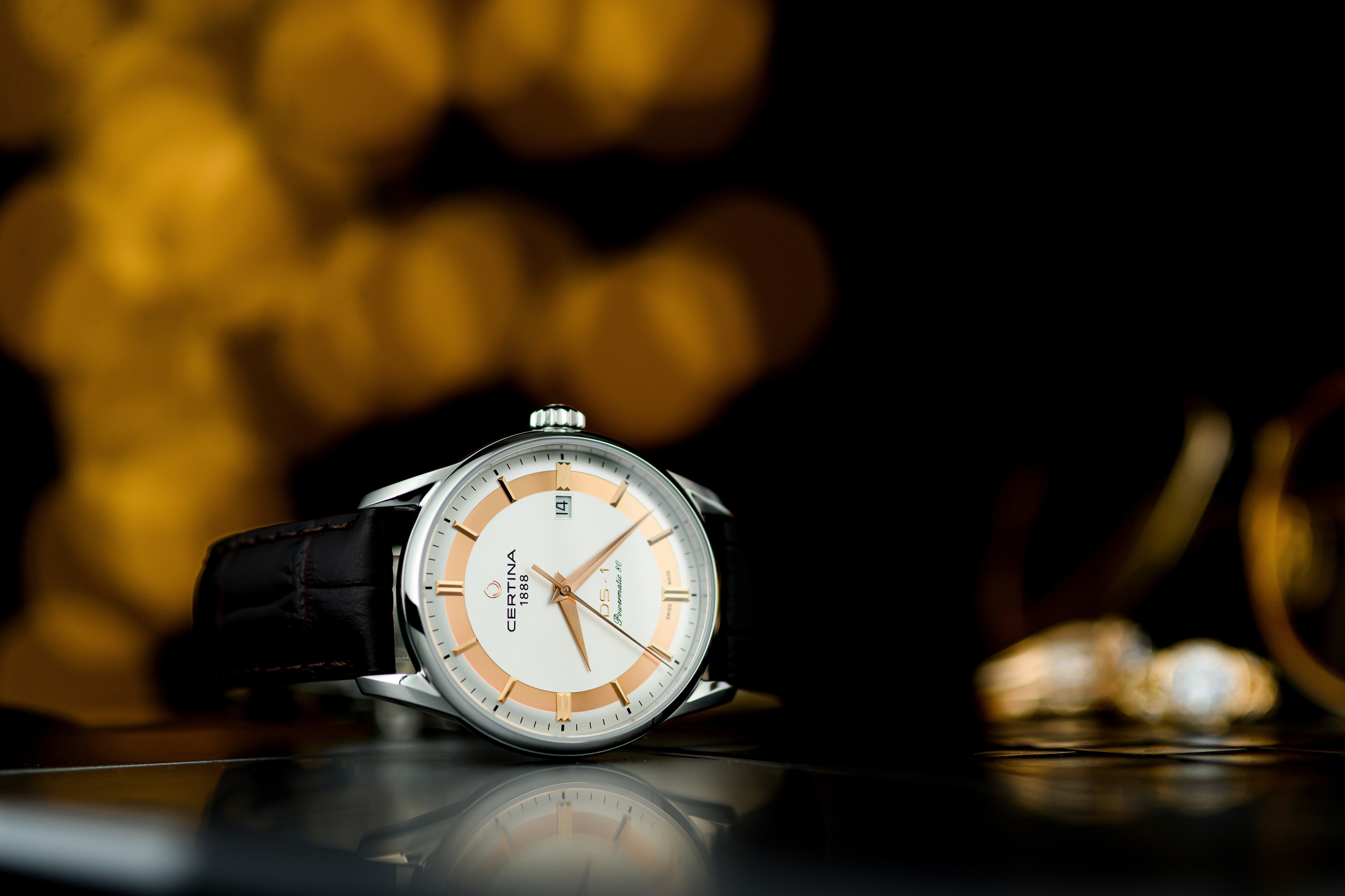 nhung chiec dong ho day da nen so huu nam 2023.4