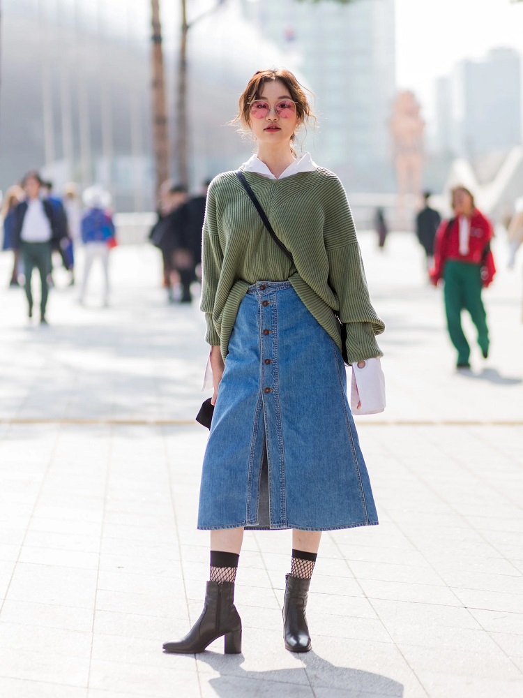 muon kieu ket hop chan vay jeans cho nang tre trung.5