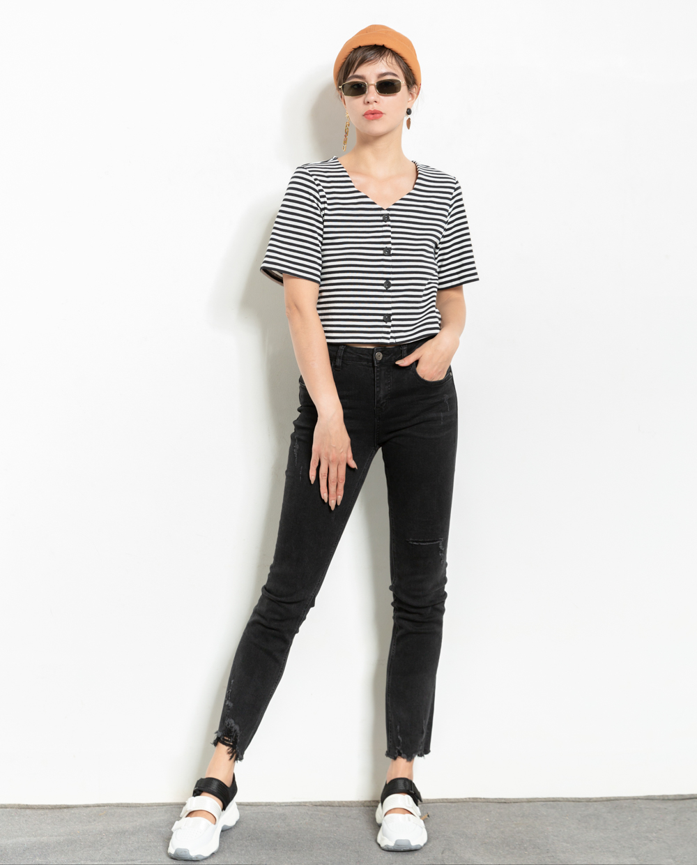 hoc cach phoi do voi quan jeans den cuc sanh dieu.