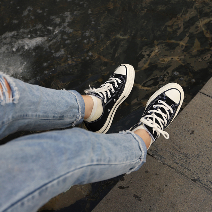 tang mot item giay sieu hot cho tin do me converse 1970s black low.2