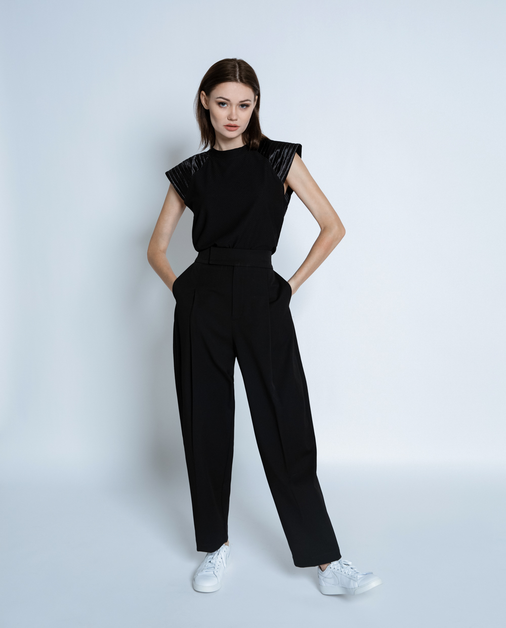 muon kieu phong cach hoan hao voi ao thun don vai.6